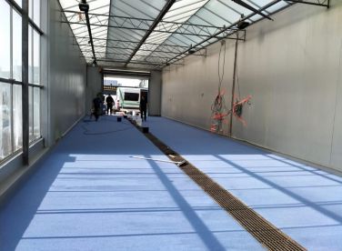 Vloer op kleur truckwash