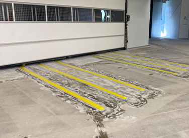Vloer na schuren werkplaats garagebedrijf