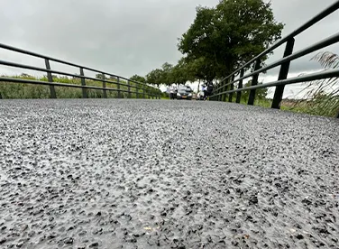 Antislip vloer voor op een fietsbrug. Antislip vloer ook voor buiten. BNL Coatings Tilburg
