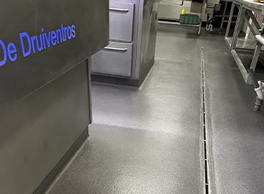 Gietvloer horeca keuken Druiventros